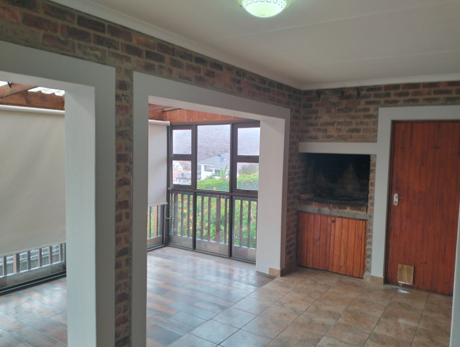 To Let 5 Bedroom Property for Rent in Island View Western Cape